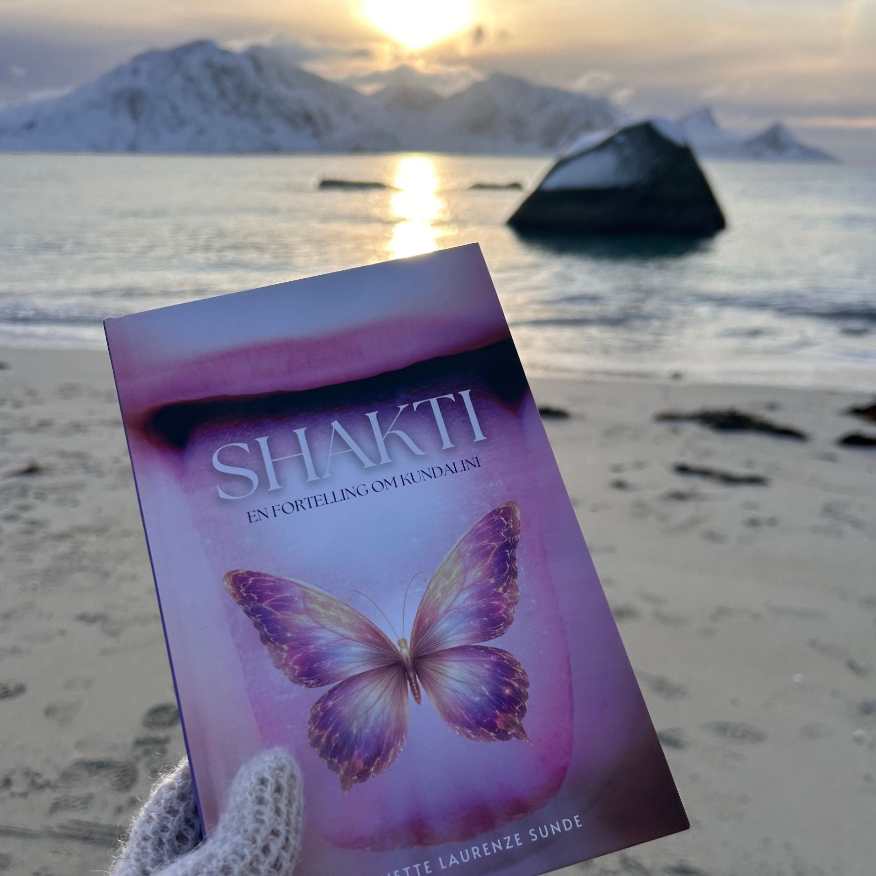 Lyset Fra Nord + Shakti Boken