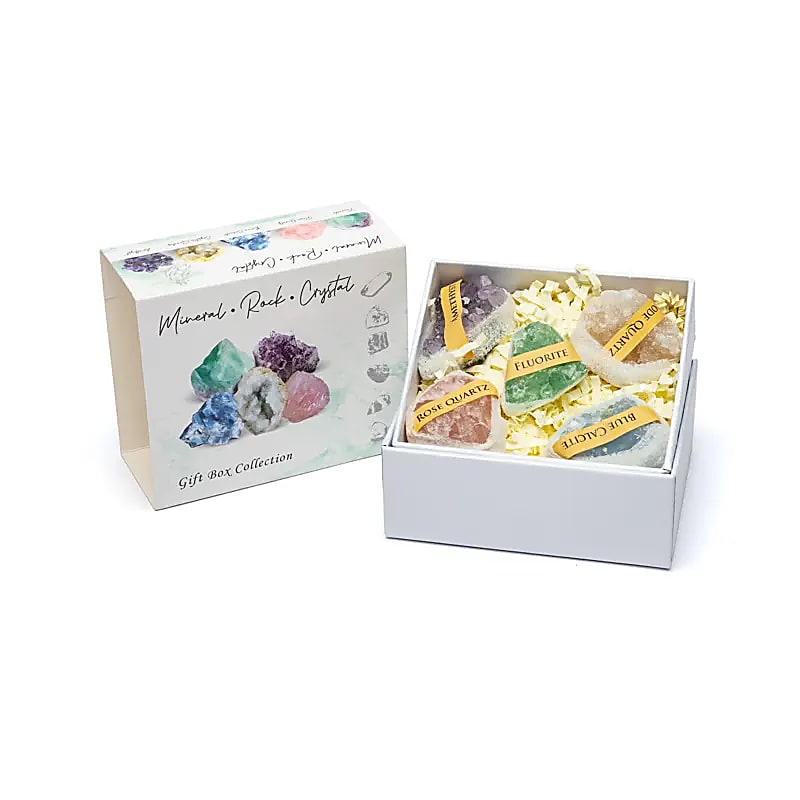 Gaveeske med krystaller og steiner